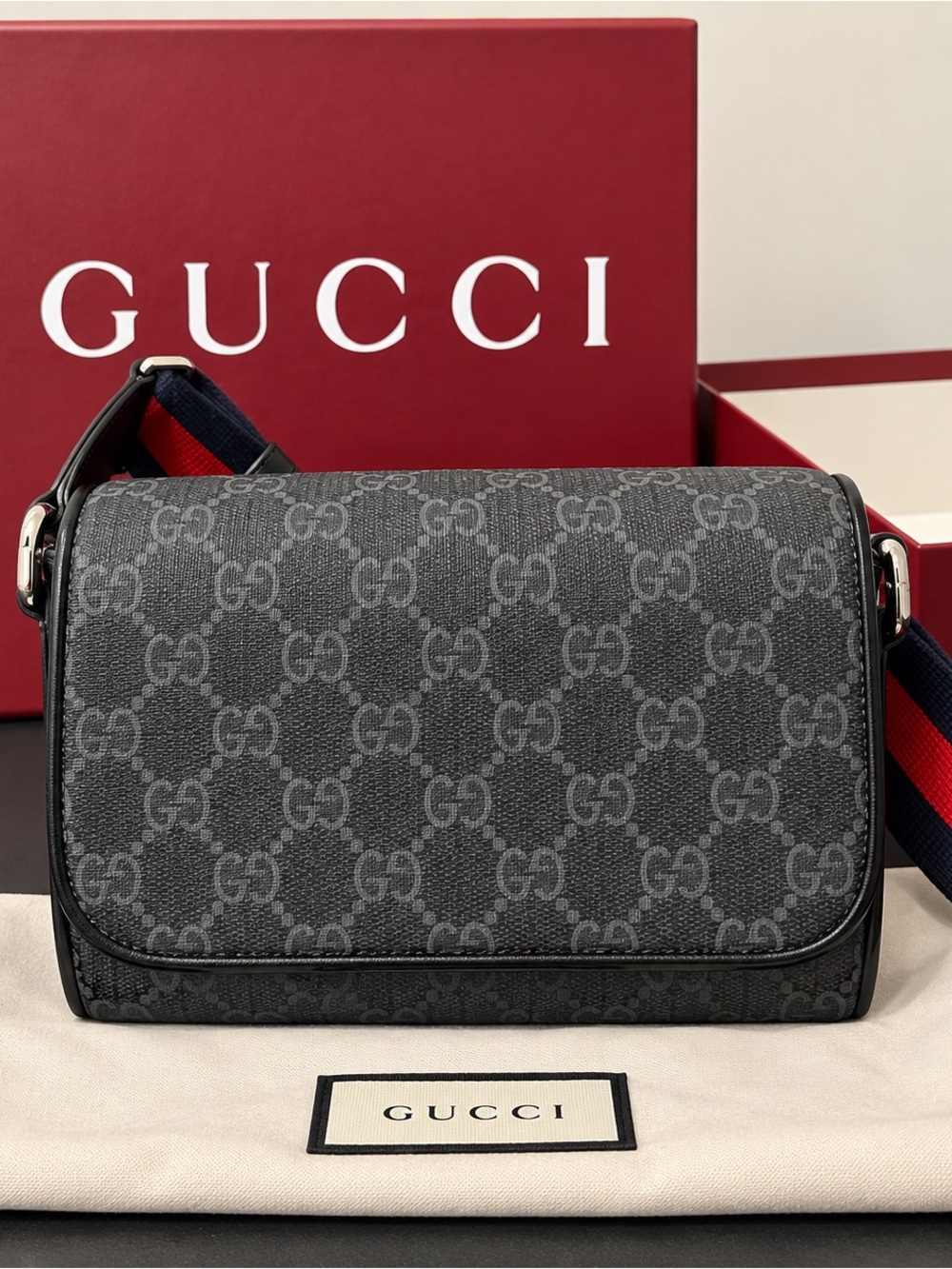 NWT Gucci Men's Black and Gray GG Supreme Messenger Bag